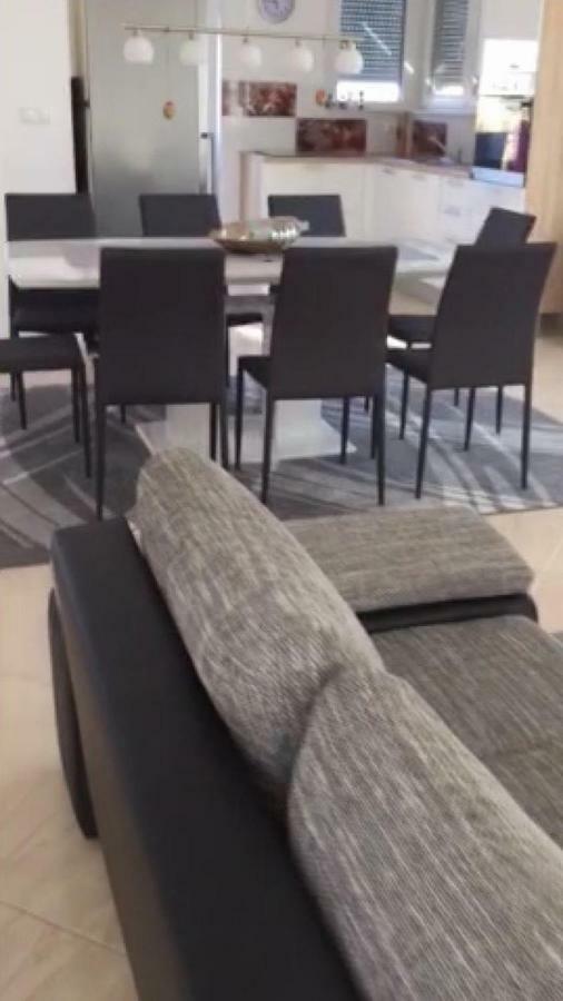 Villa Duga - Familie Il - I Vanovic Lamarra Urlaub Auf Vir Exterior foto