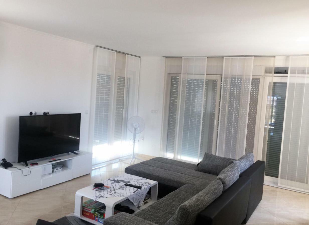 Villa Duga - Familie Il - I Vanovic Lamarra Urlaub Auf Vir Exterior foto